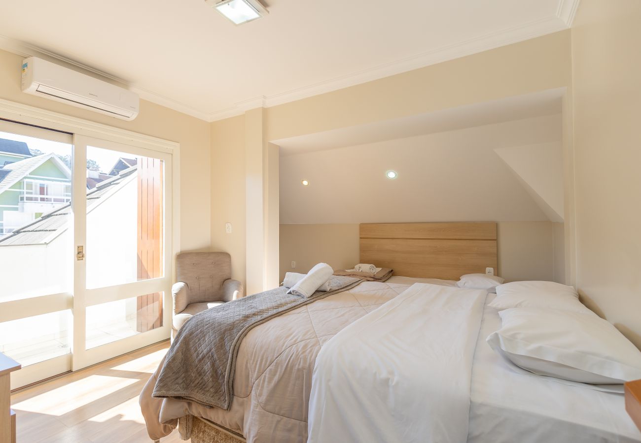Apartamento em Gramado - Duplex 4 Suítes no Coração de Gramado