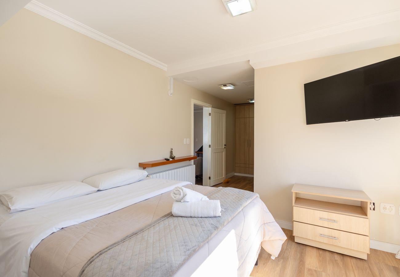 Apartamento em Gramado - Duplex 4 Suítes no Coração de Gramado