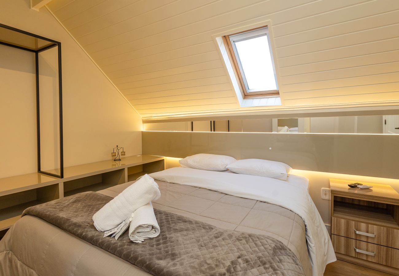 Apartamento em Gramado - Duplex 4 Suítes no Coração de Gramado