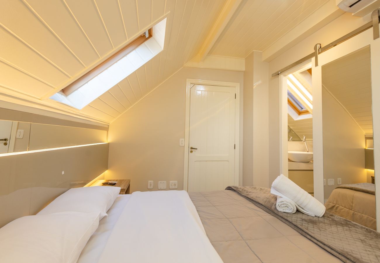 Apartamento em Gramado - Duplex 4 Suítes no Coração de Gramado