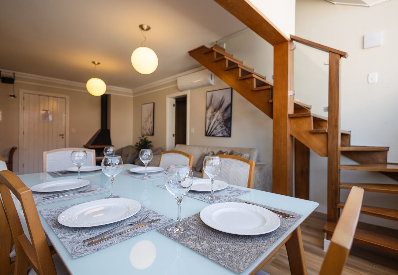 Apartamento em Gramado - Duplex 4 Suítes no Coração de Gramado