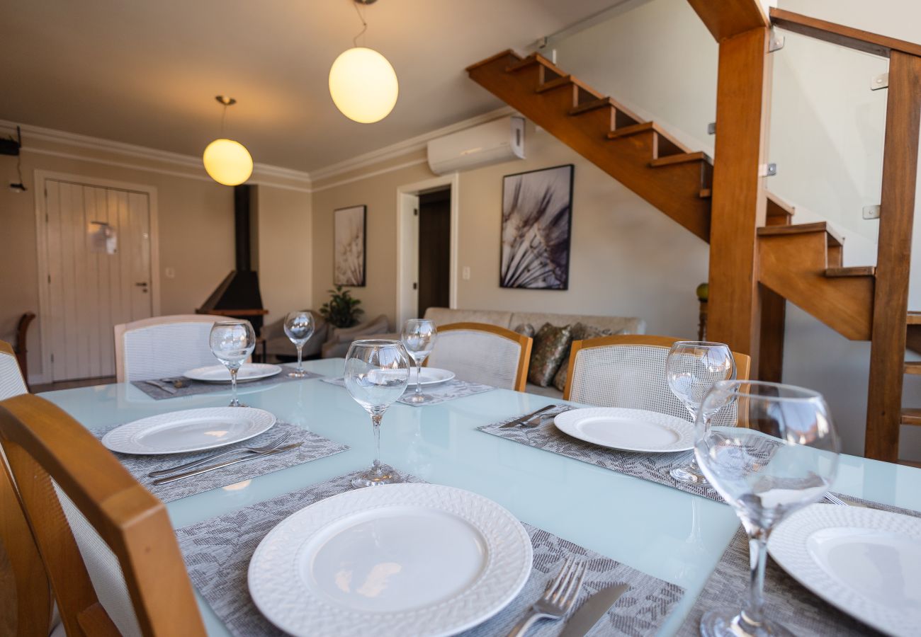 Apartamento em Gramado - Duplex 4 Suítes no Coração de Gramado