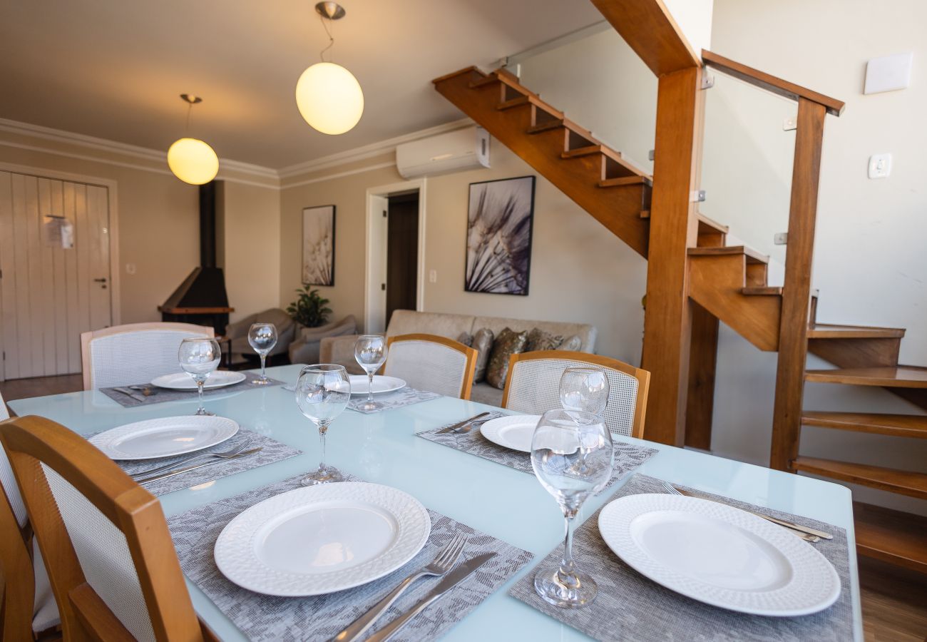 Apartamento em Gramado - Duplex 4 Suítes no Coração de Gramado