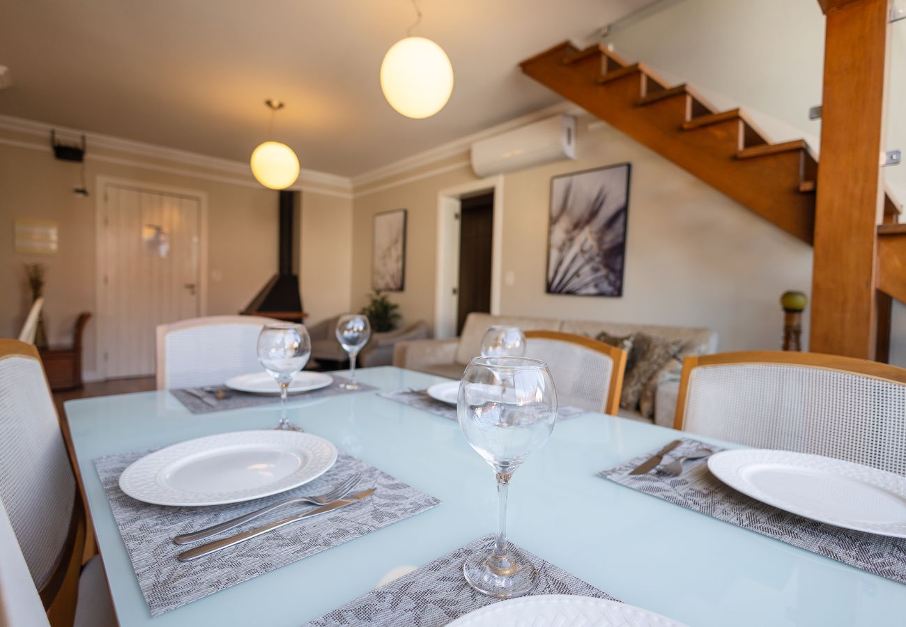 Apartamento em Gramado - Duplex 4 Suítes no Coração de Gramado