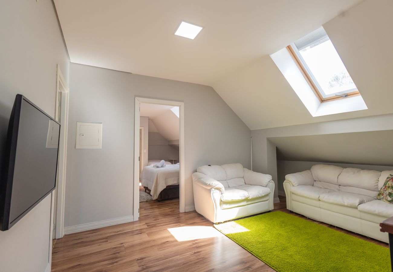 Apartamento em Gramado - 5 quartos (3 suítes) a 400m da R Coberta!