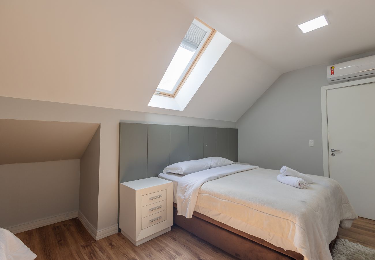 Apartamento em Gramado - 5 quartos (3 suítes) a 400m da R Coberta!