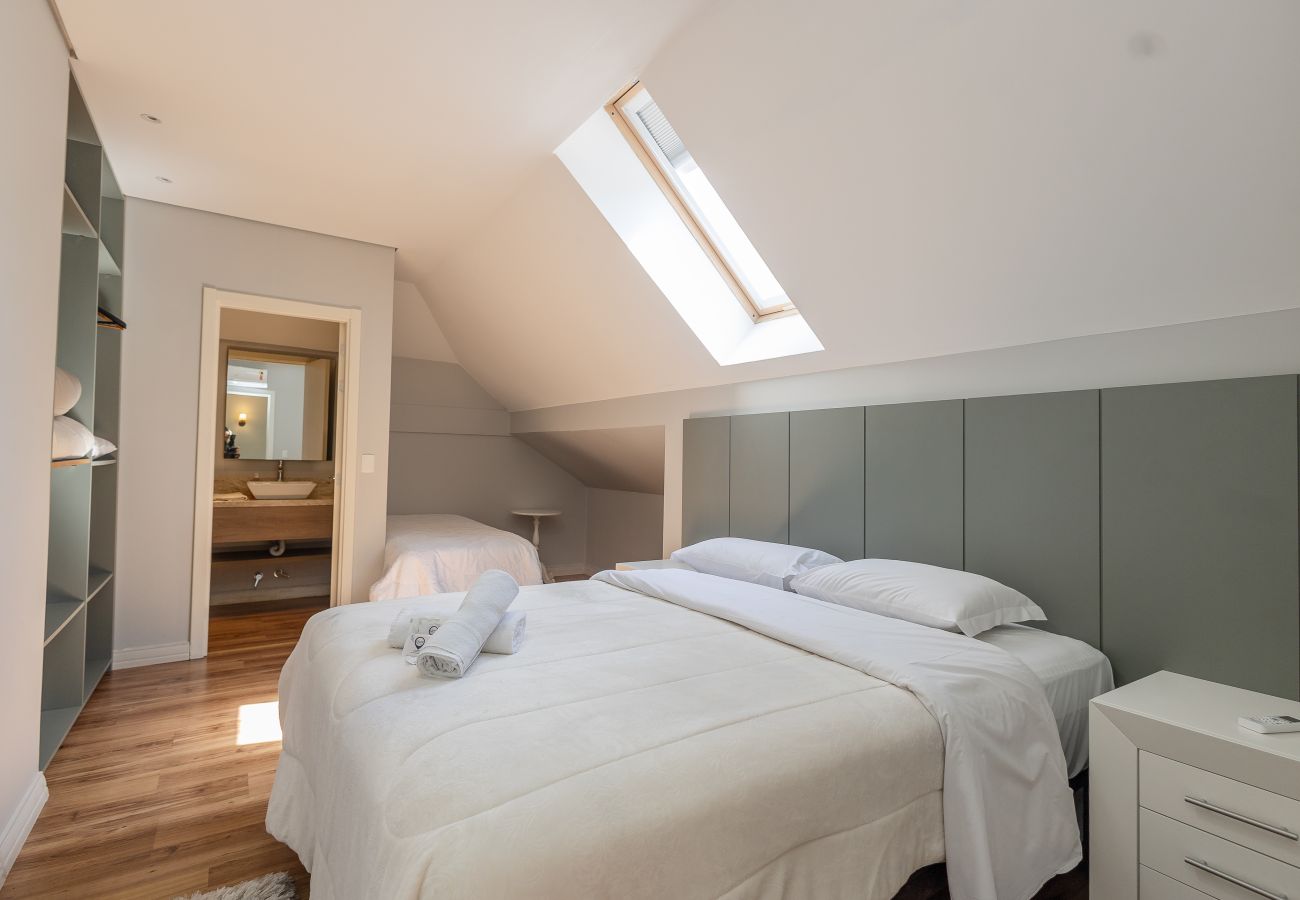 Apartamento em Gramado - 5 quartos (3 suítes) a 400m da R Coberta!