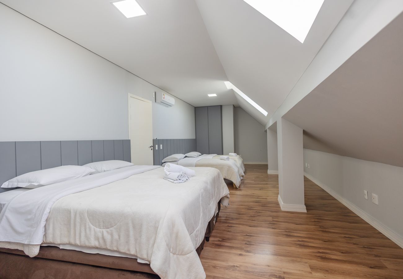 Apartamento em Gramado - 5 quartos (3 suítes) a 400m da R Coberta!