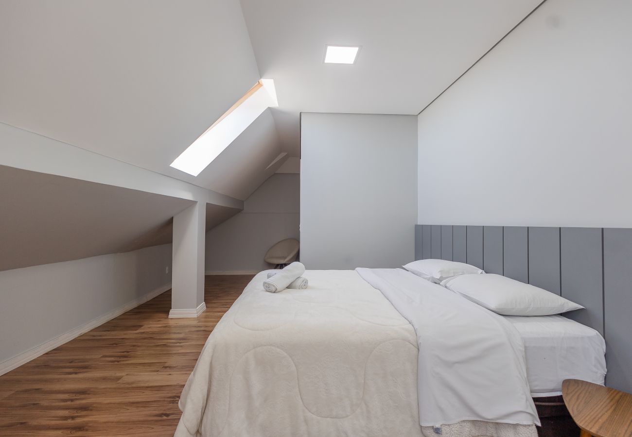 Apartamento em Gramado - 5 quartos (3 suítes) a 400m da R Coberta!