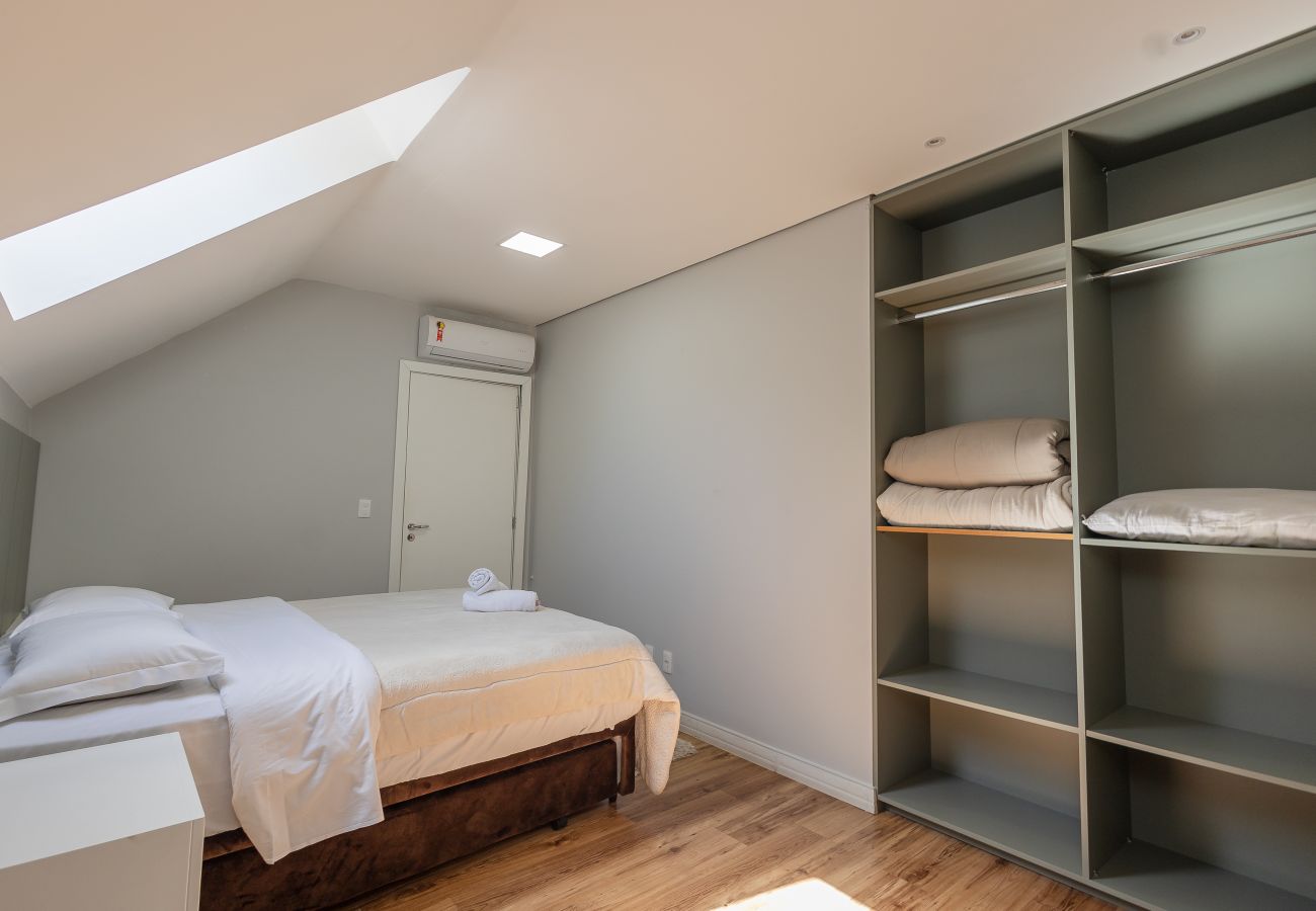 Apartamento em Gramado - 5 quartos (3 suítes) a 400m da R Coberta!