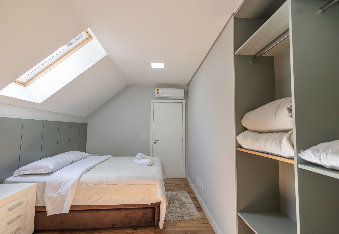 Apartamento em Gramado - 5 quartos (3 suítes) a 400m da R Coberta!