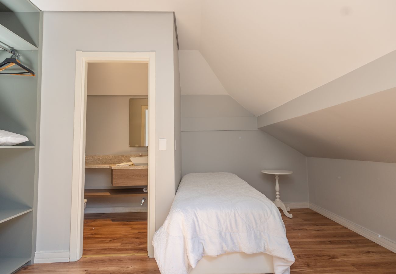 Apartamento em Gramado - 5 quartos (3 suítes) a 400m da R Coberta!