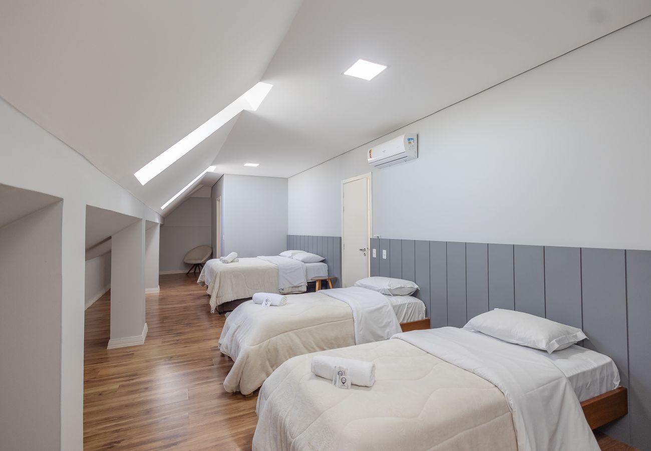 Apartamento em Gramado - 5 quartos (3 suítes) a 400m da R Coberta!