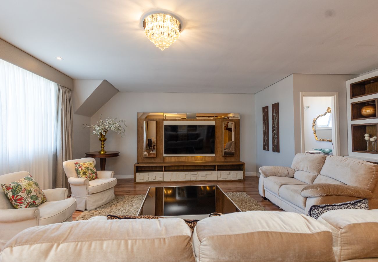 Apartamento em Gramado - 5 quartos (3 suítes) a 400m da R Coberta!