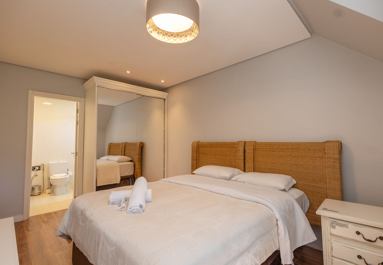 Apartamento em Gramado - 5 quartos (3 suítes) a 400m da R Coberta!