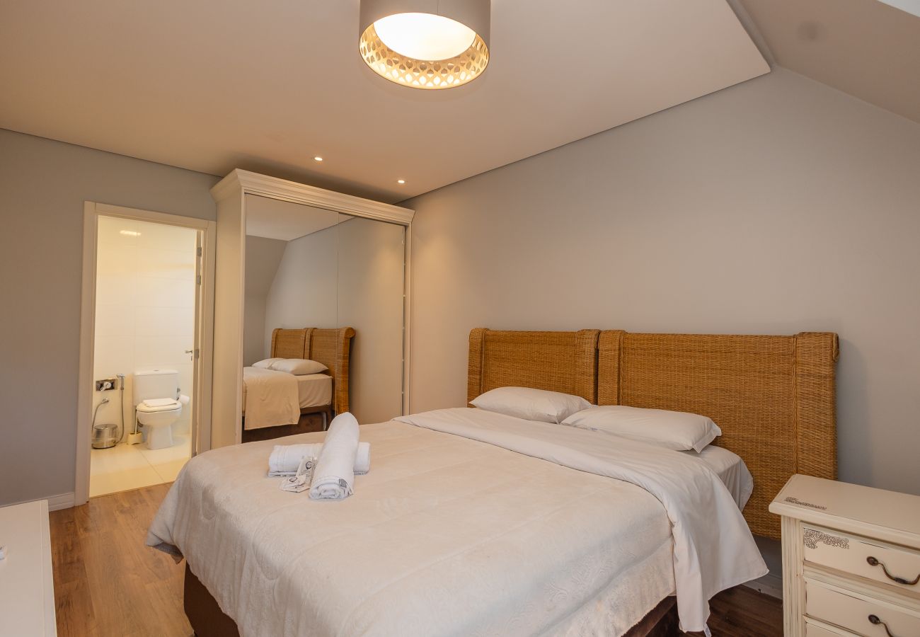 Apartamento em Gramado - 5 quartos (3 suítes) a 400m da R Coberta!