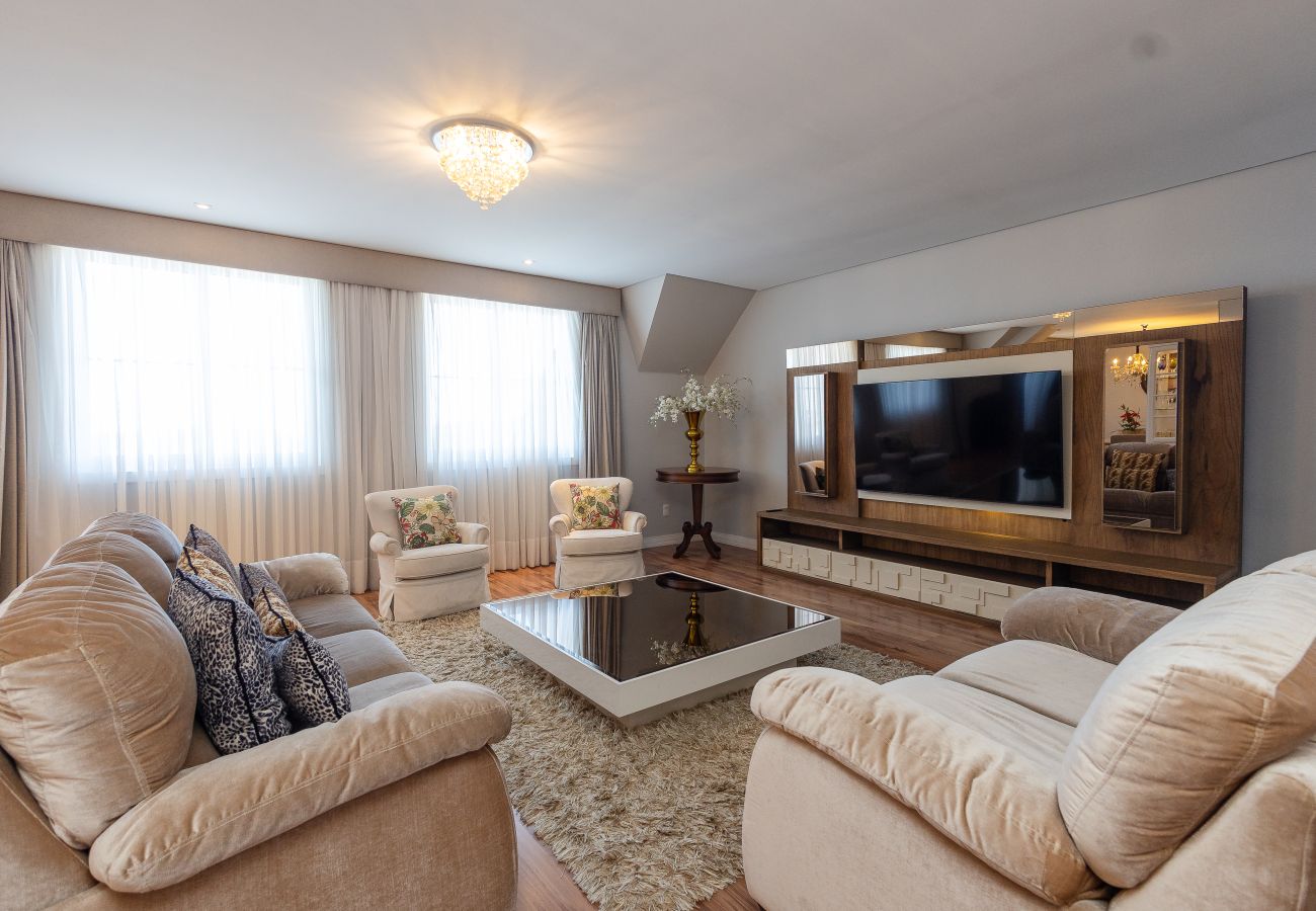 Apartamento em Gramado - 5 quartos (3 suítes) a 400m da R Coberta!