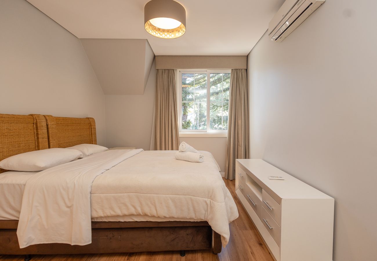 Apartamento em Gramado - 5 quartos (3 suítes) a 400m da R Coberta!