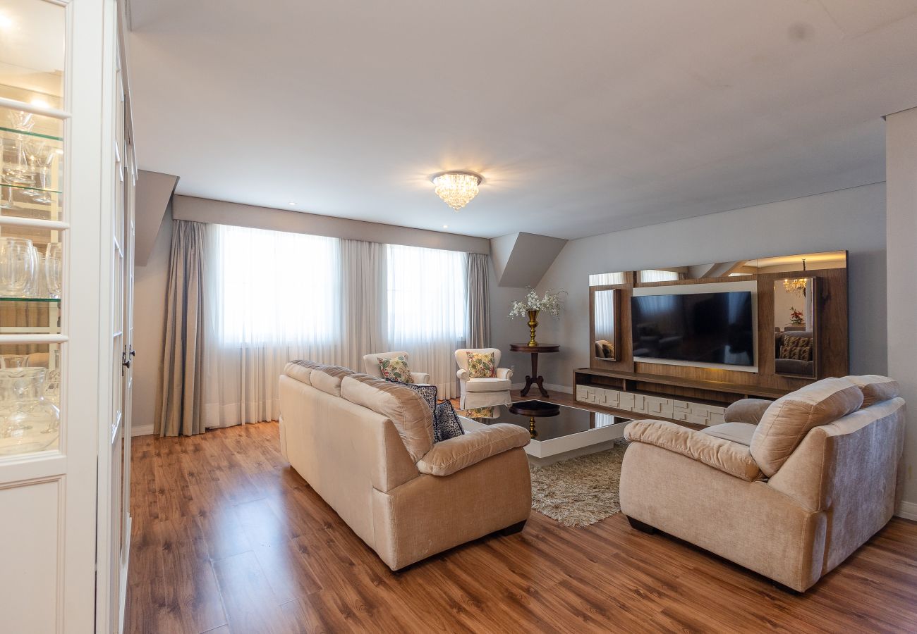 Apartamento em Gramado - 5 quartos (3 suítes) a 400m da R Coberta!