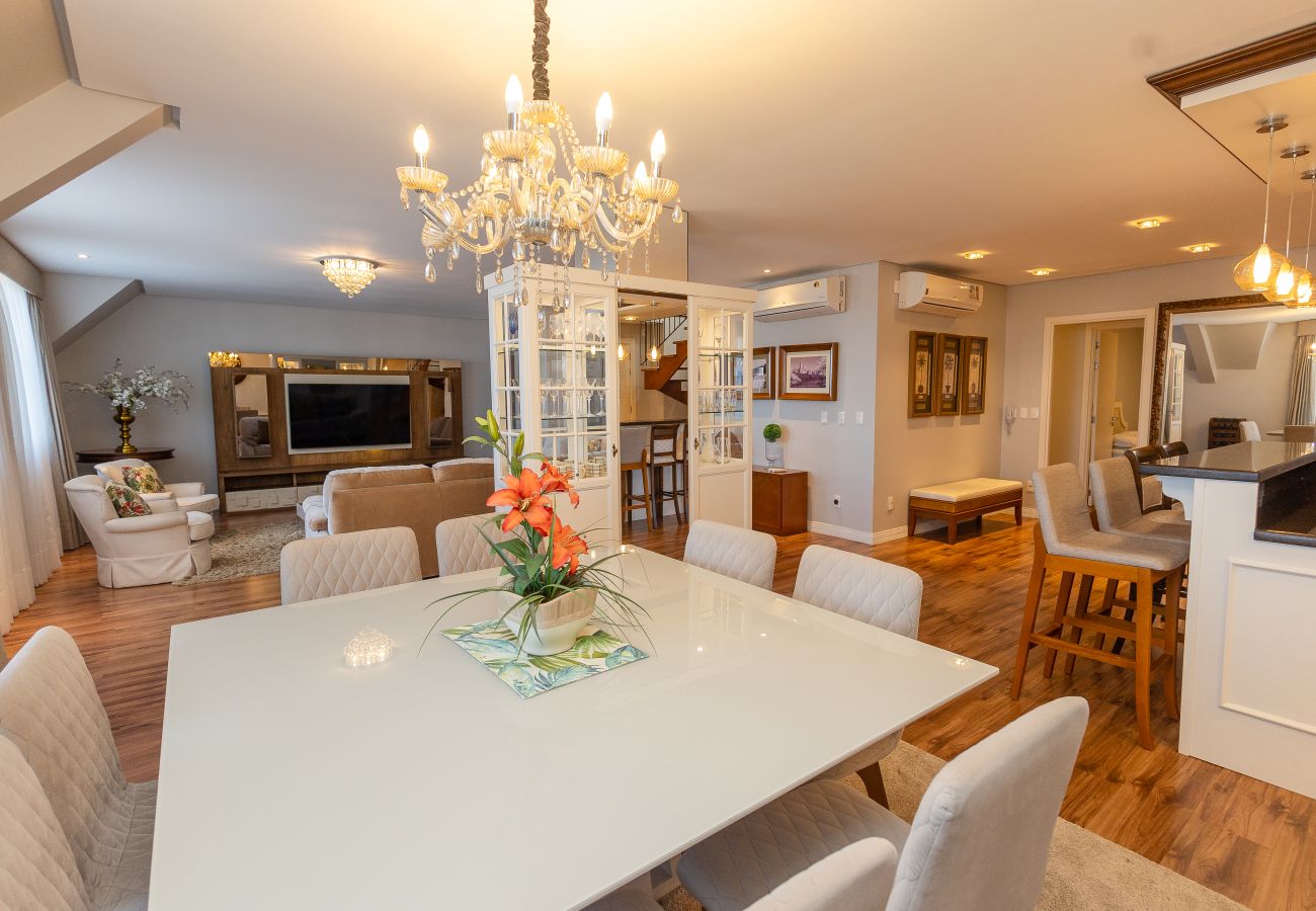 Apartamento em Gramado - 5 quartos (3 suítes) a 400m da R Coberta!