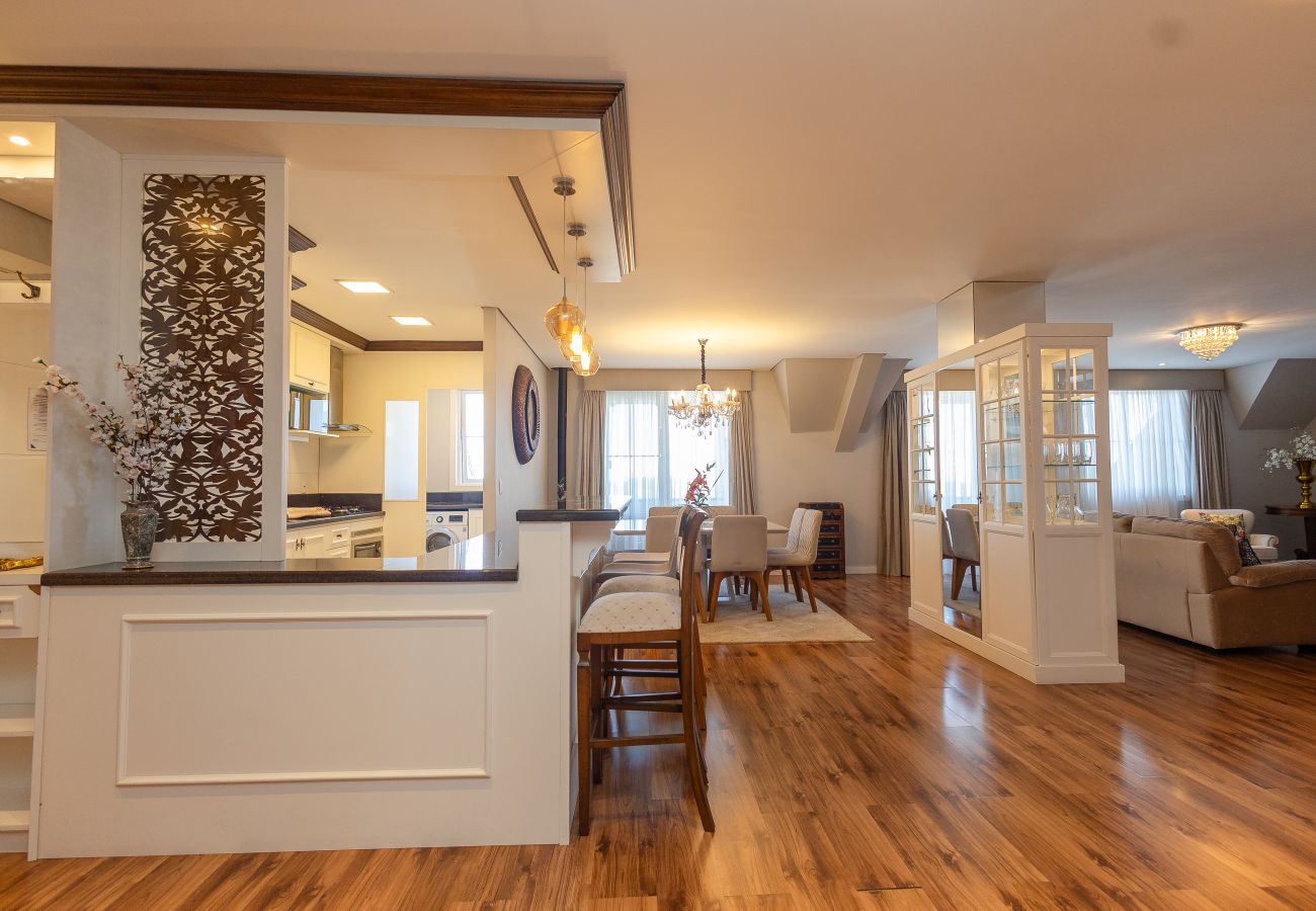 Apartamento em Gramado - 5 quartos (3 suítes) a 400m da R Coberta!