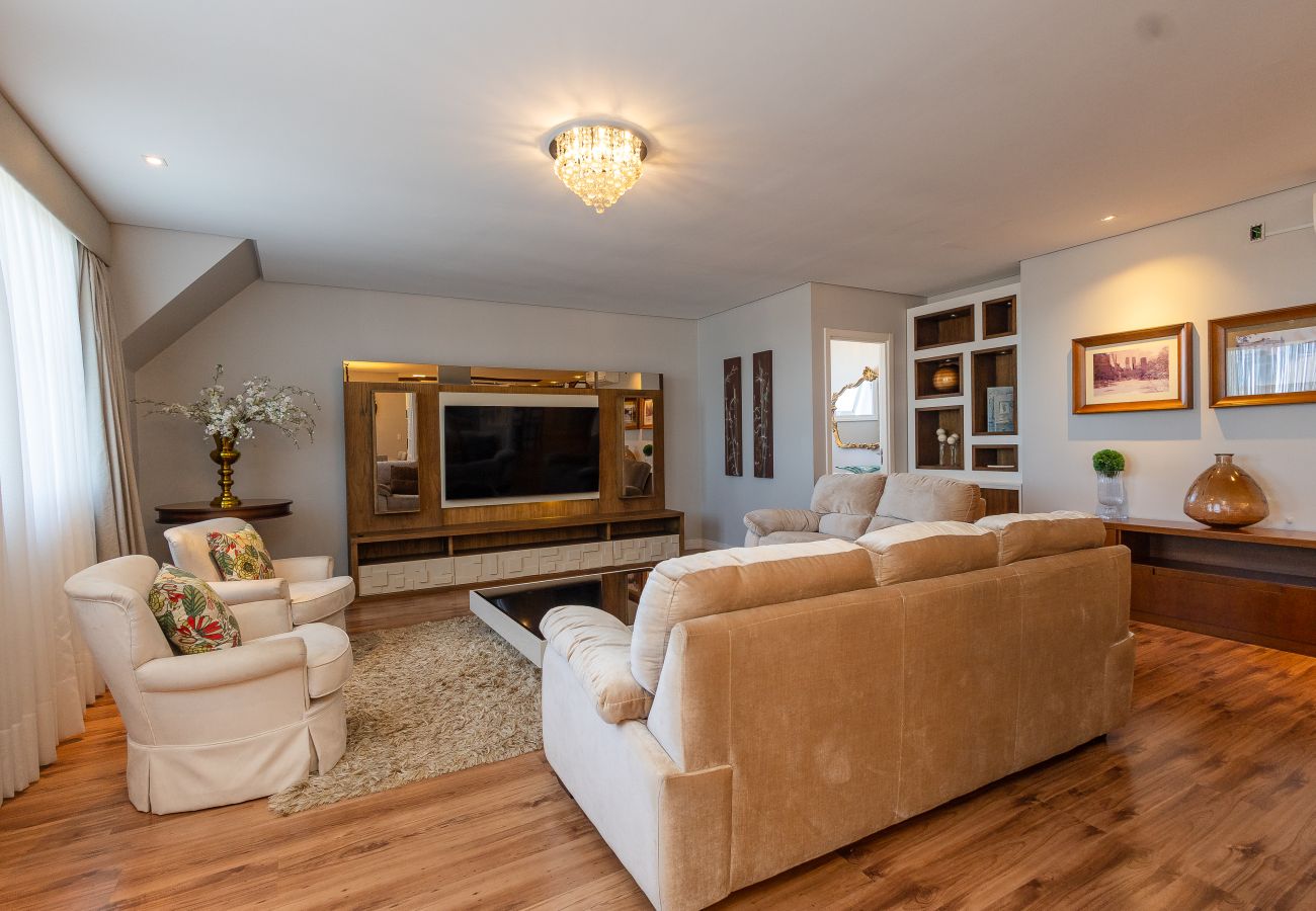 Apartamento em Gramado - 5 quartos (3 suítes) a 400m da R Coberta!