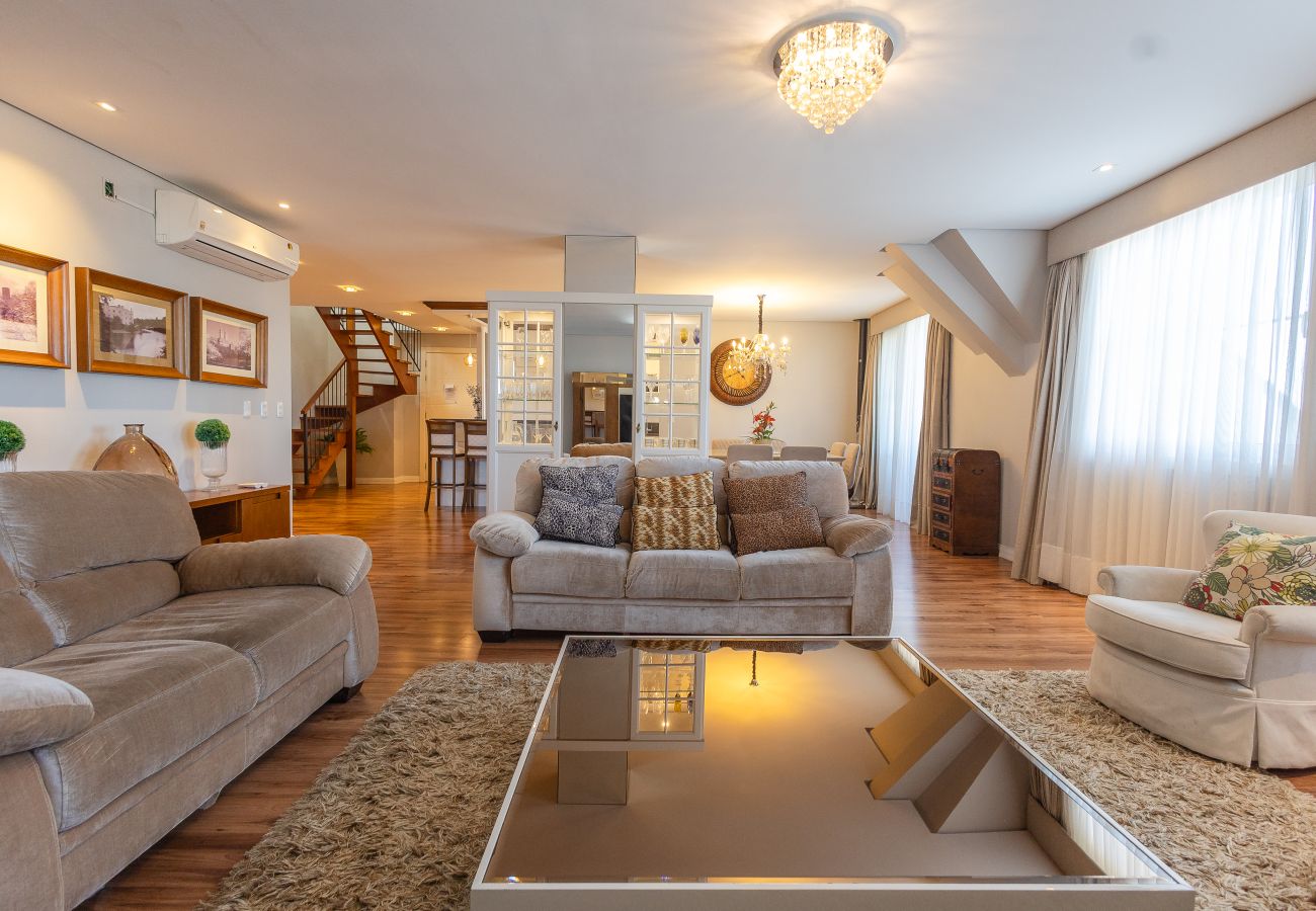 Apartamento em Gramado - 5 quartos (3 suítes) a 400m da R Coberta!