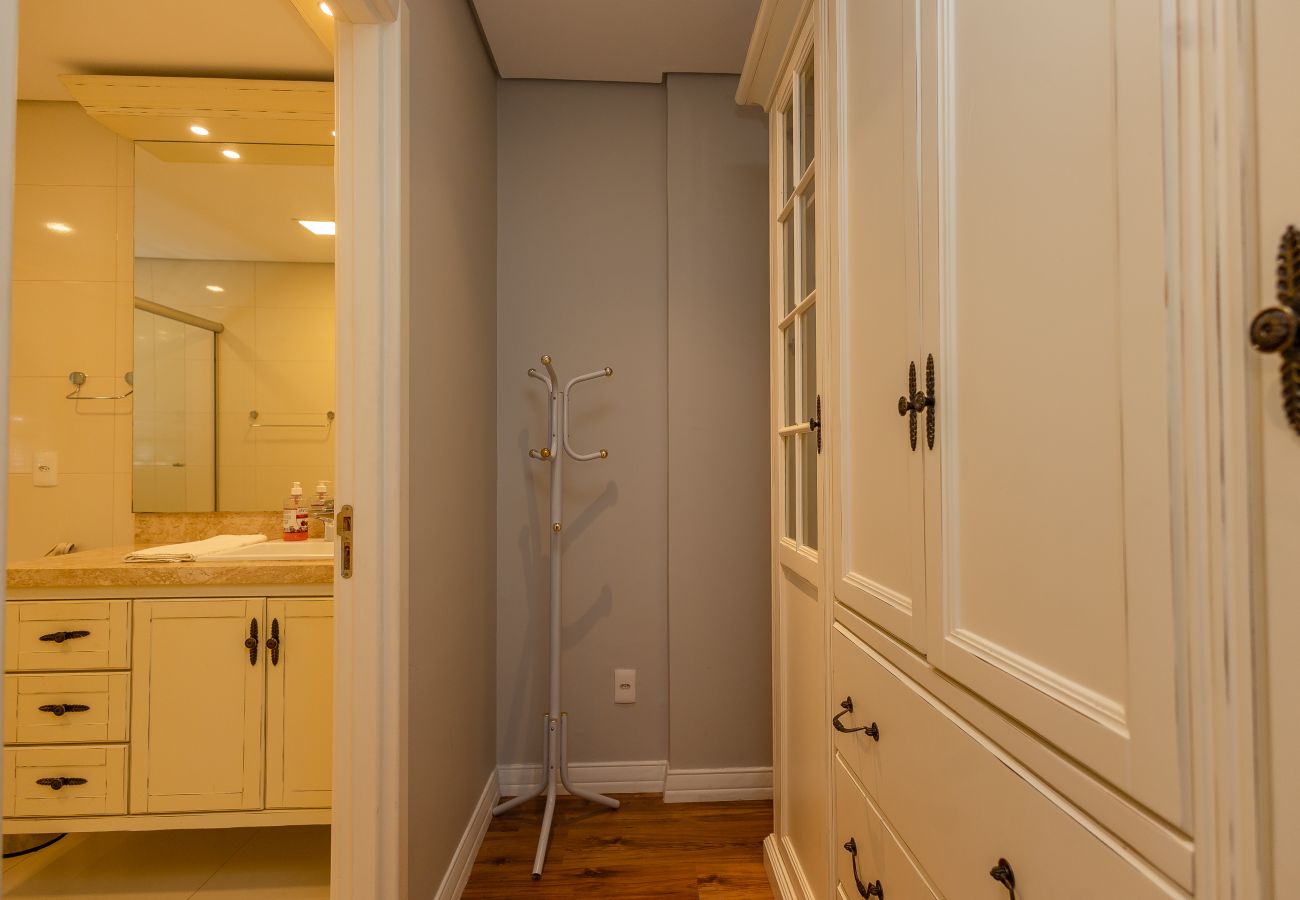 Apartamento em Gramado - 5 quartos (3 suítes) a 400m da R Coberta!