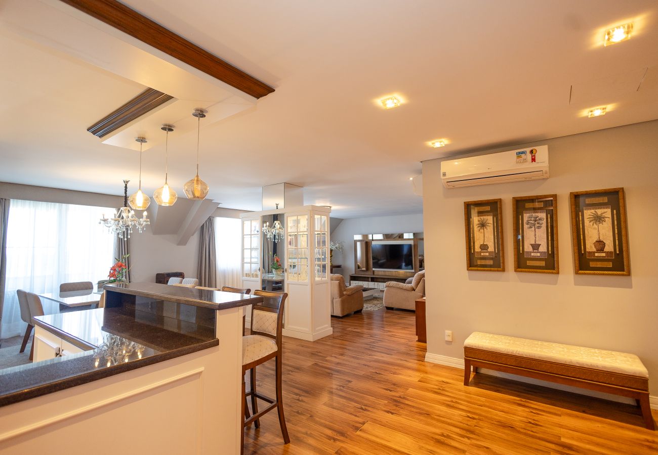 Apartamento em Gramado - 5 quartos (3 suítes) a 400m da R Coberta!