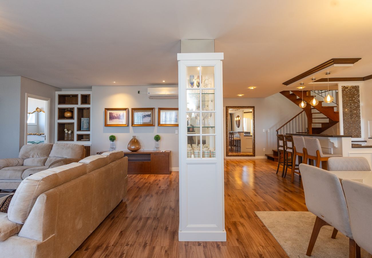 Apartamento em Gramado - 5 quartos (3 suítes) a 400m da R Coberta!