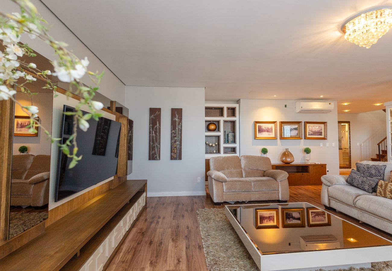 Apartamento em Gramado - 5 quartos (3 suítes) a 400m da R Coberta!