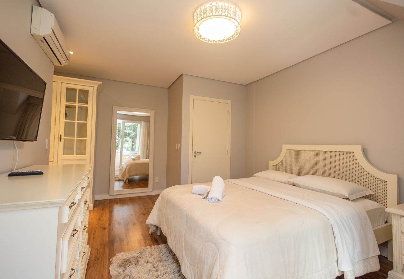 Apartamento em Gramado - 5 quartos (3 suítes) a 400m da R Coberta!