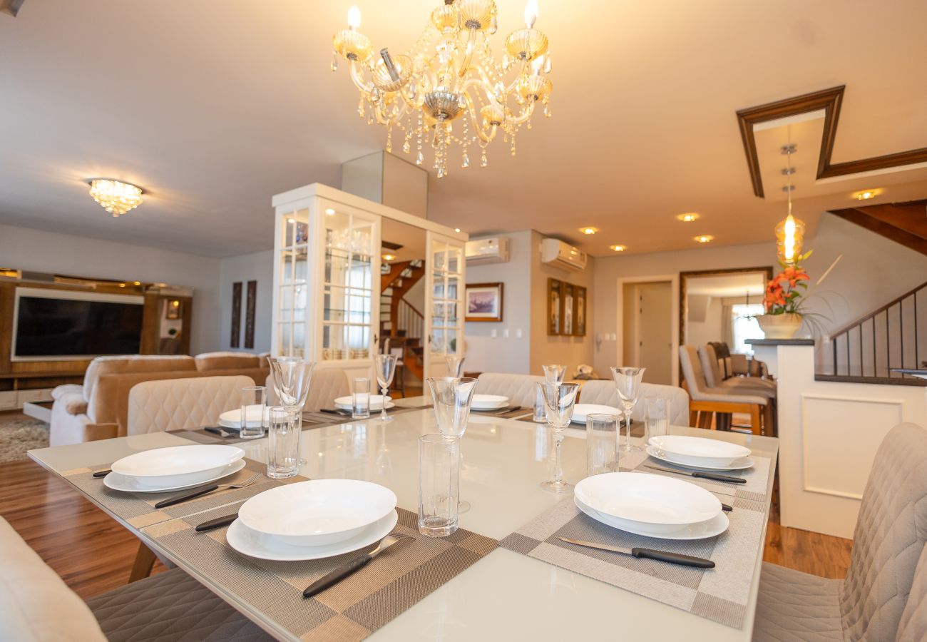 Apartamento em Gramado - 5 quartos (3 suítes) a 400m da R Coberta!