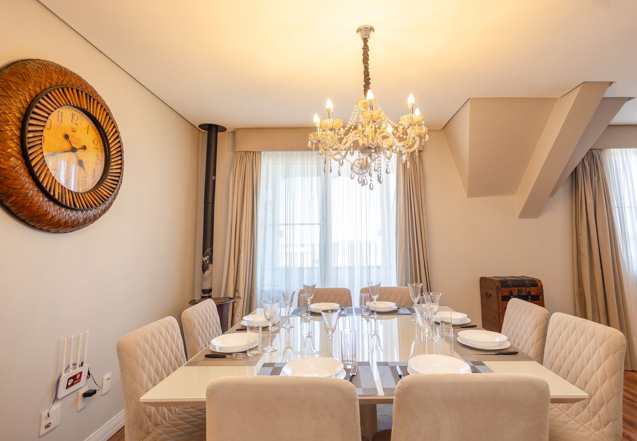 Apartamento em Gramado - 5 quartos (3 suítes) a 400m da R Coberta!