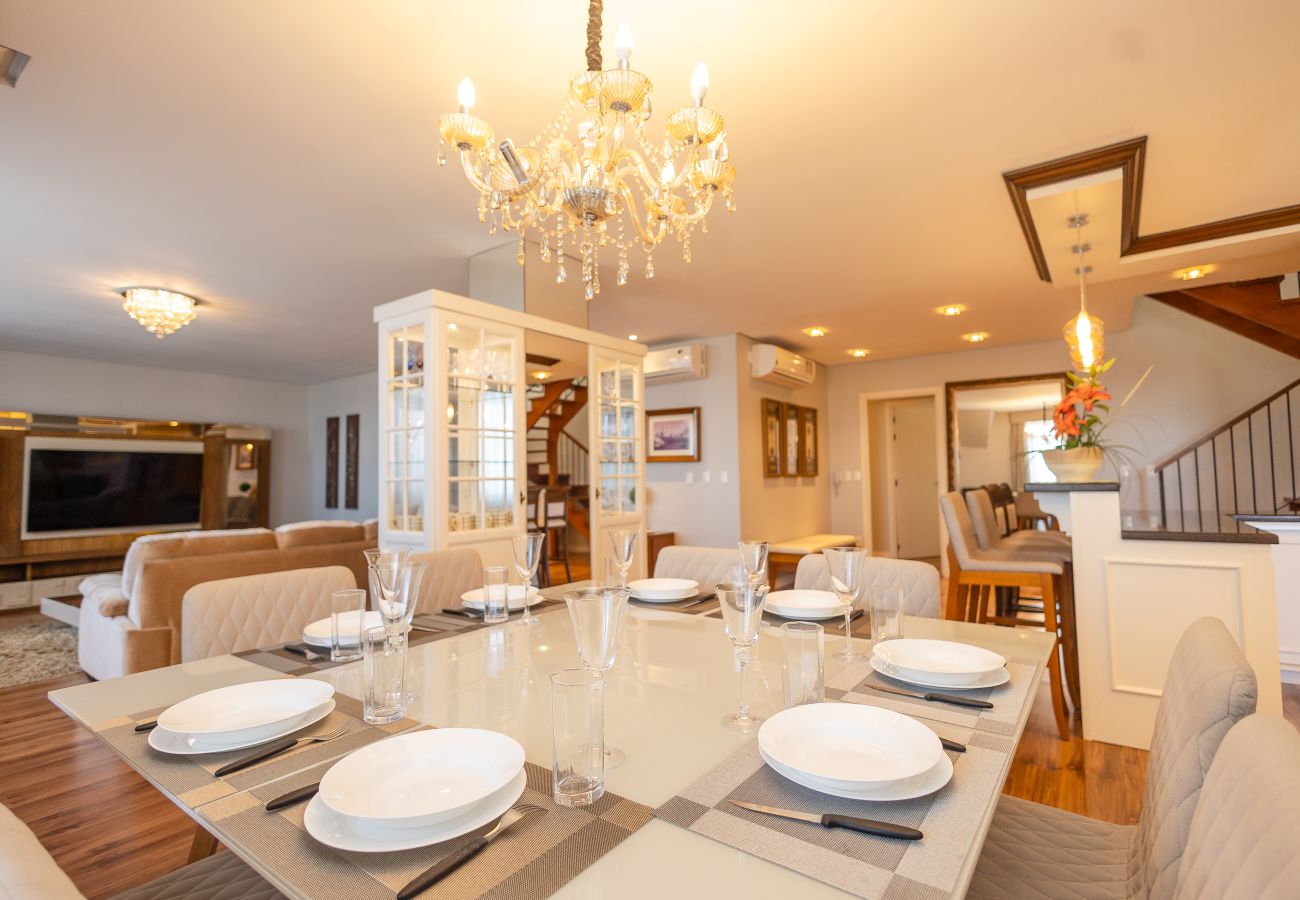 Apartamento em Gramado - 5 quartos (3 suítes) a 400m da R Coberta!