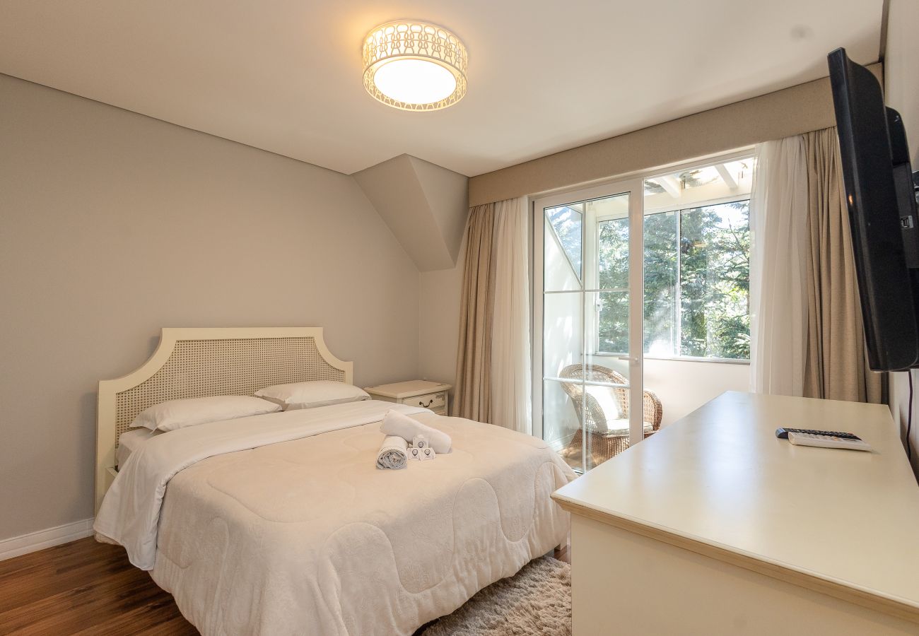 Apartamento em Gramado - 5 quartos (3 suítes) a 400m da R Coberta!