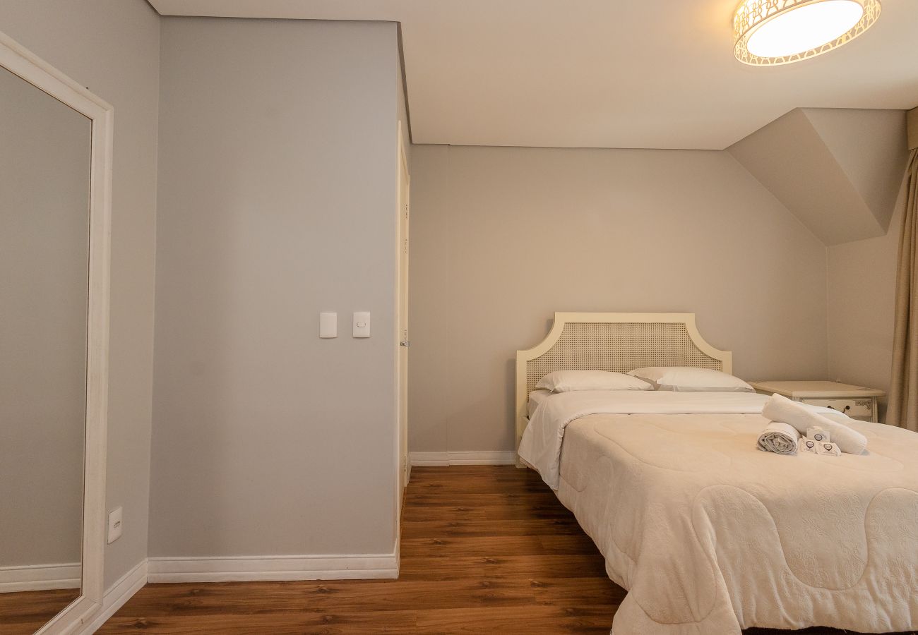 Apartamento em Gramado - 5 quartos (3 suítes) a 400m da R Coberta!