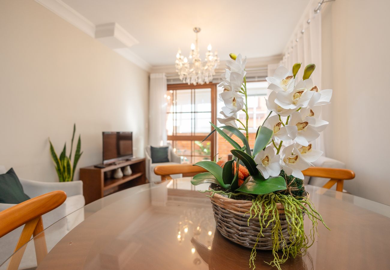 Apartamento em Gramado - 2D (c suíte) a 300 m de R Coberta.