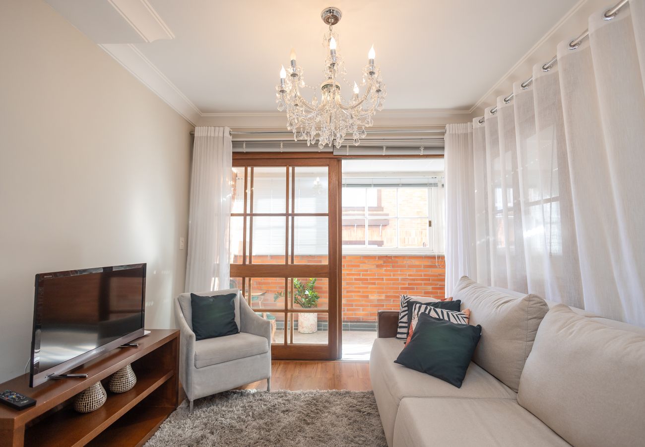Apartamento em Gramado - 2D (c suíte) a 300 m de R Coberta.