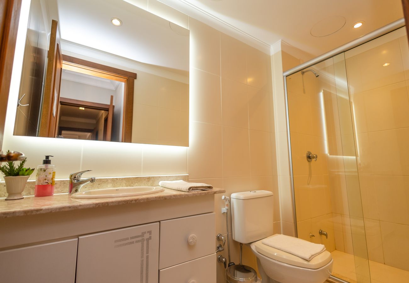 Apartamento em Gramado - 2D (c suíte) a 300 m de R Coberta.