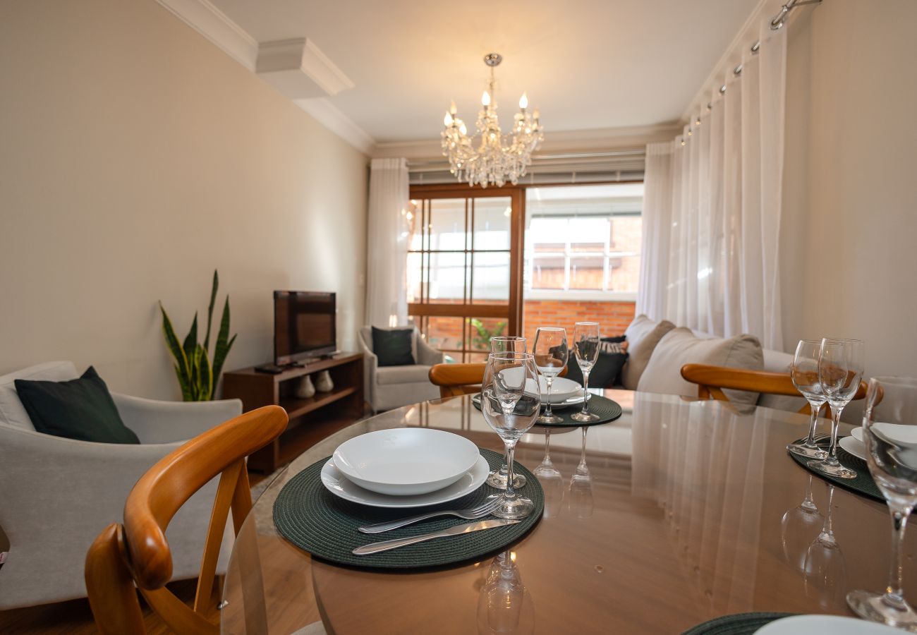 Apartamento em Gramado - 2D (c suíte) a 300 m de R Coberta.