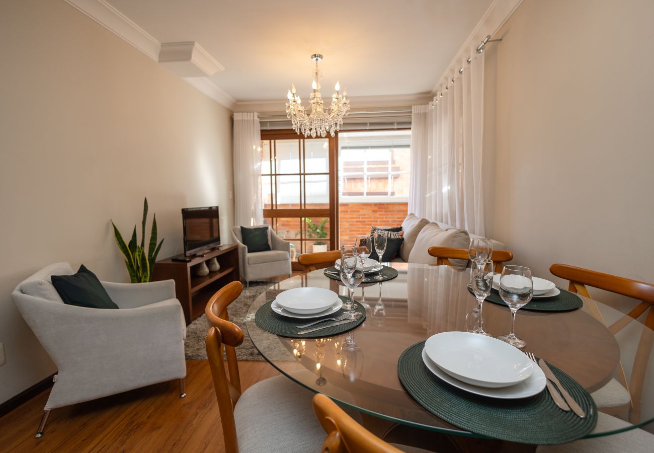 Apartamento em Gramado - 2D (c suíte) a 300 m de R Coberta.