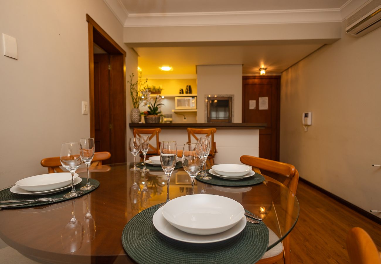 Apartamento em Gramado - 2D (c suíte) a 300 m de R Coberta.