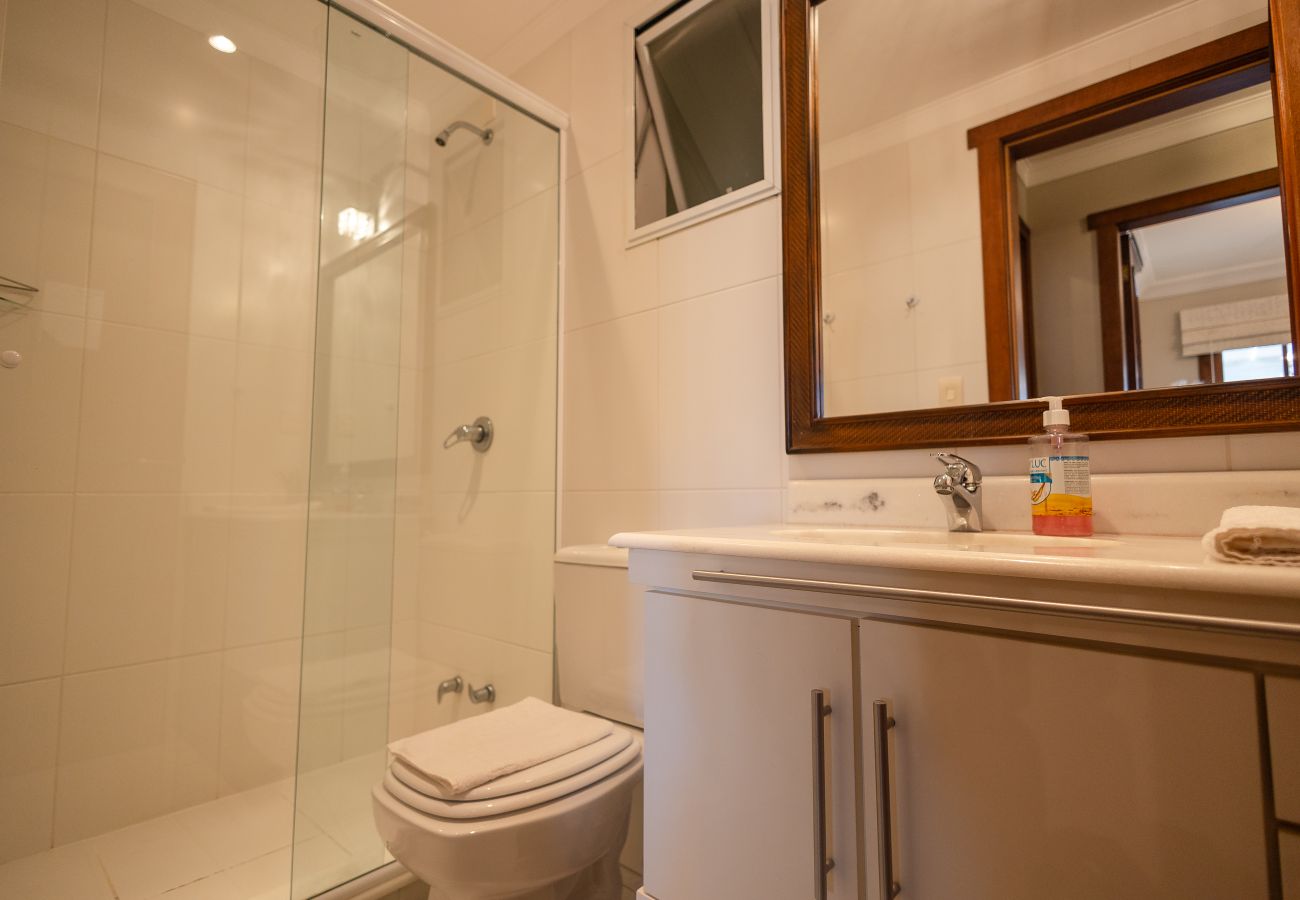 Apartamento em Gramado - 2D (c suíte) a 300 m de R Coberta.