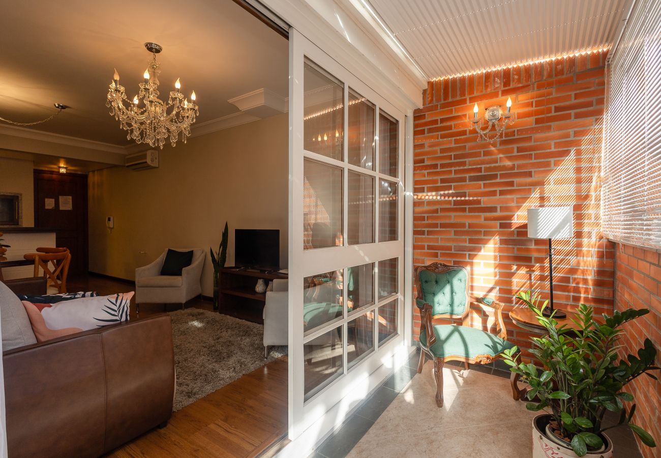 Apartamento em Gramado - 2D (c suíte) a 300 m de R Coberta.