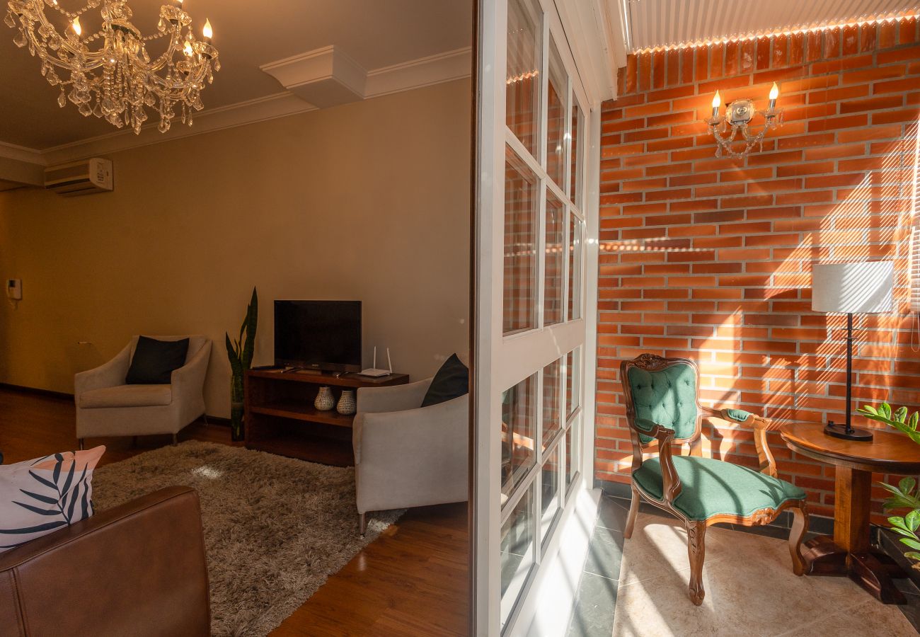 Apartamento em Gramado - 2D (c suíte) a 300 m de R Coberta.