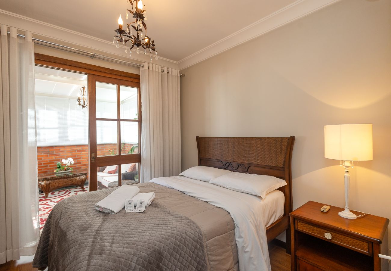 Apartamento em Gramado - 2D (c suíte) a 300 m de R Coberta.