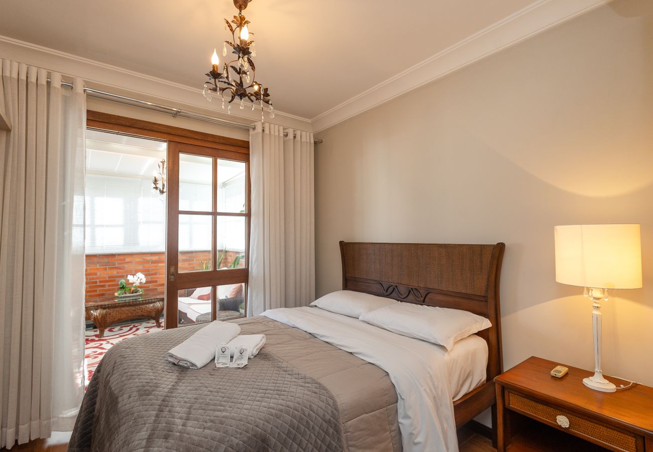 Apartamento em Gramado - 2D (c suíte) a 300 m de R Coberta.
