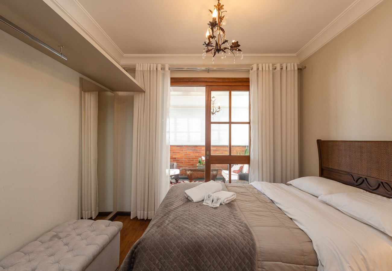 Apartamento em Gramado - 2D (c suíte) a 300 m de R Coberta.