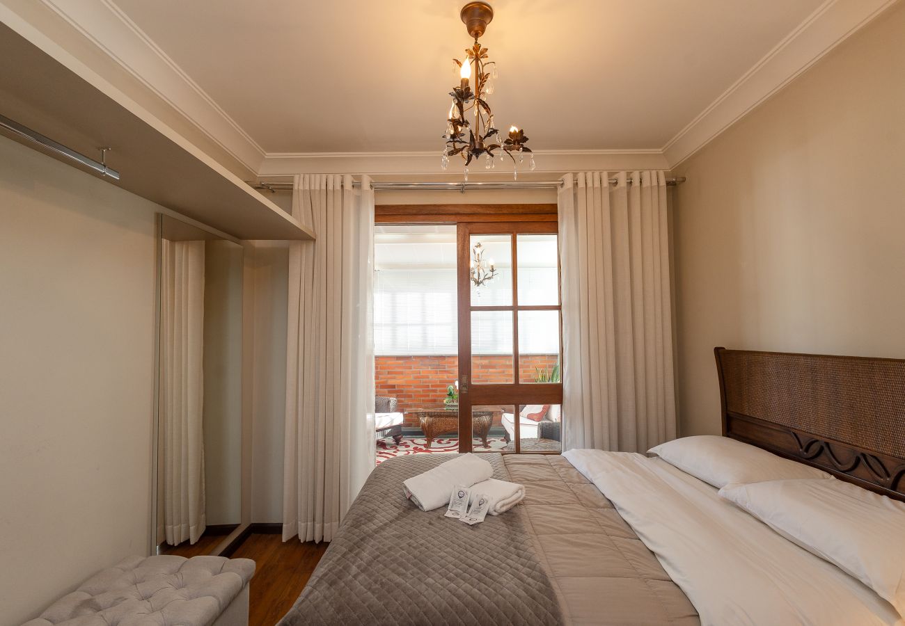 Apartamento em Gramado - 2D (c suíte) a 300 m de R Coberta.